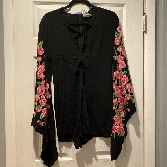 Black Jumpsuit with Oversized Sleeves - Picture 1 of 3